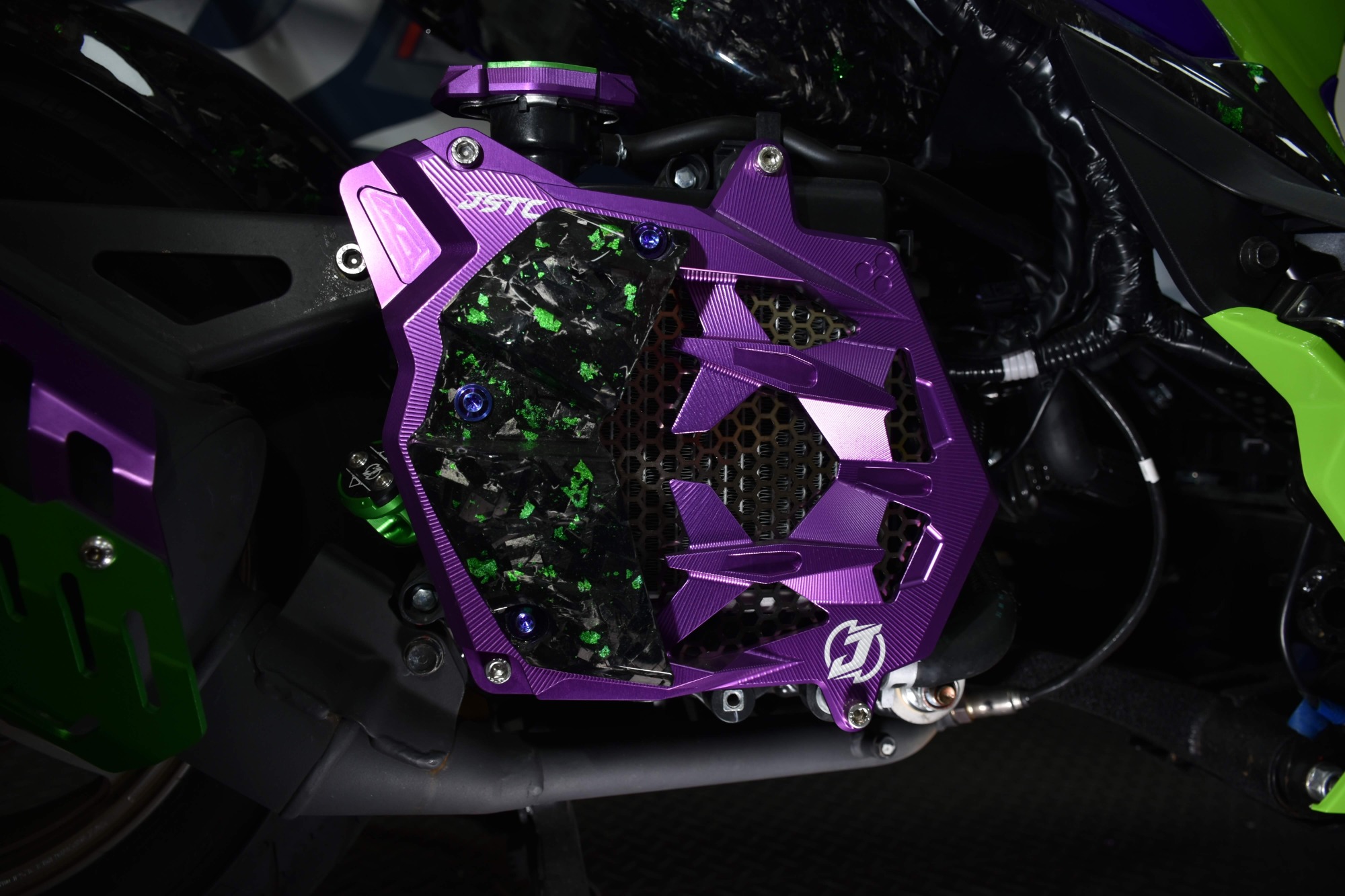 【JSTC MOTOR】巡弋水箱護罩 (正碳纖維) MMBCU / DRG / JET SL 等車款