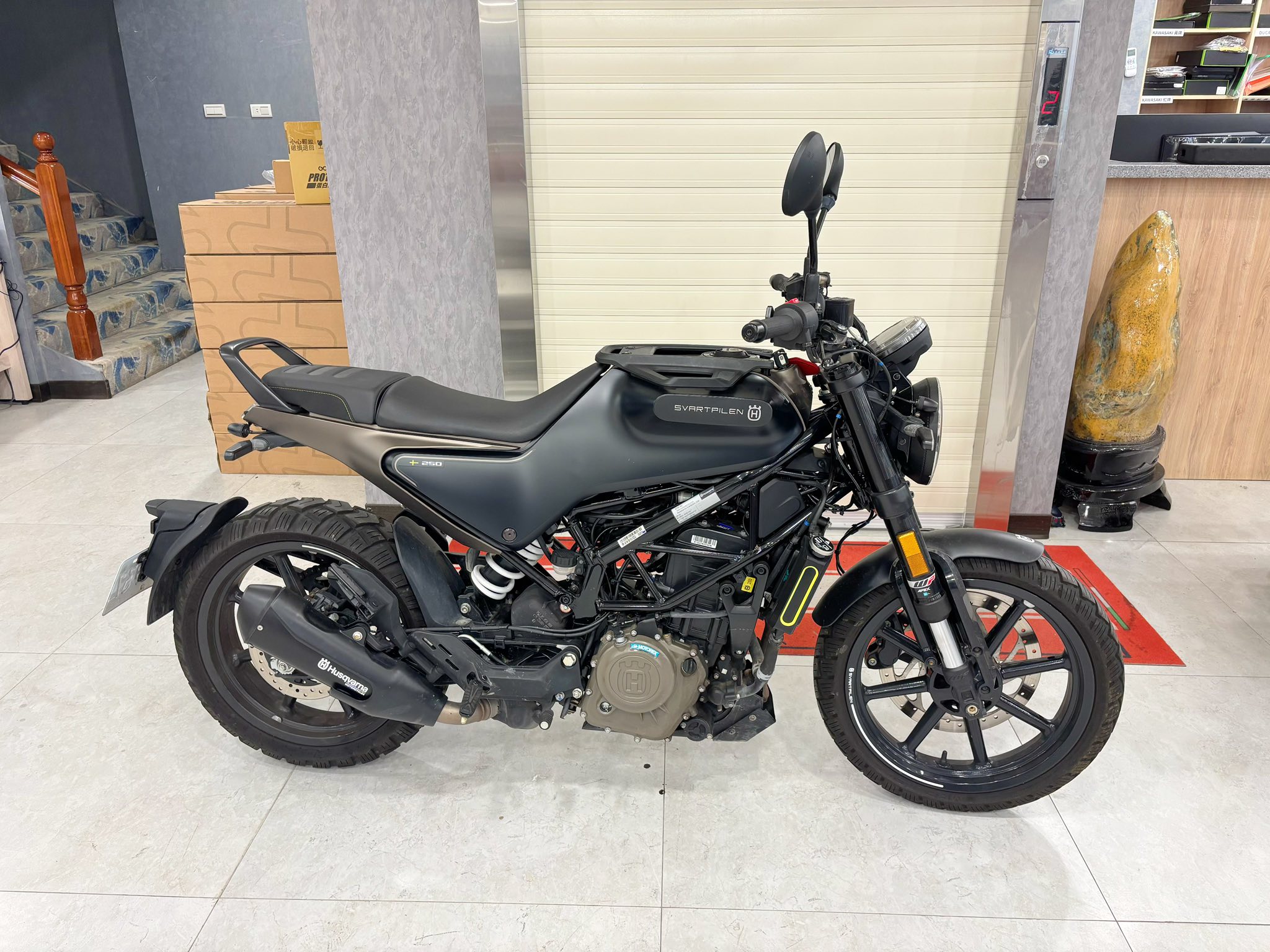 HUSQVARNA  SVARTPILEN 黑箭250Webike-摩托車市