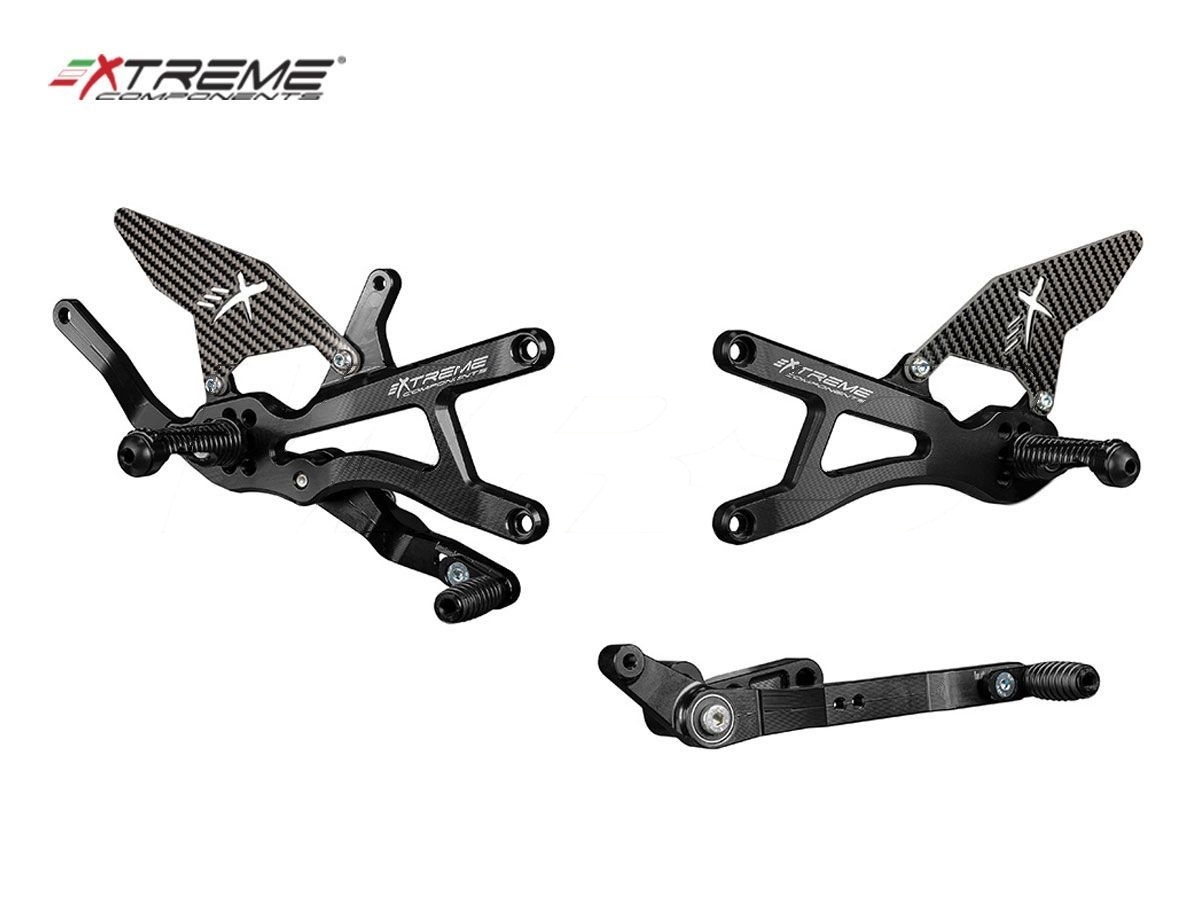 【EXTREME COMPONENTS】GP EVO 碳纖維腳踏後移套件 黑色 適用Akrapovic排氣管 Yamaha R1 20-22| Webike摩托百貨