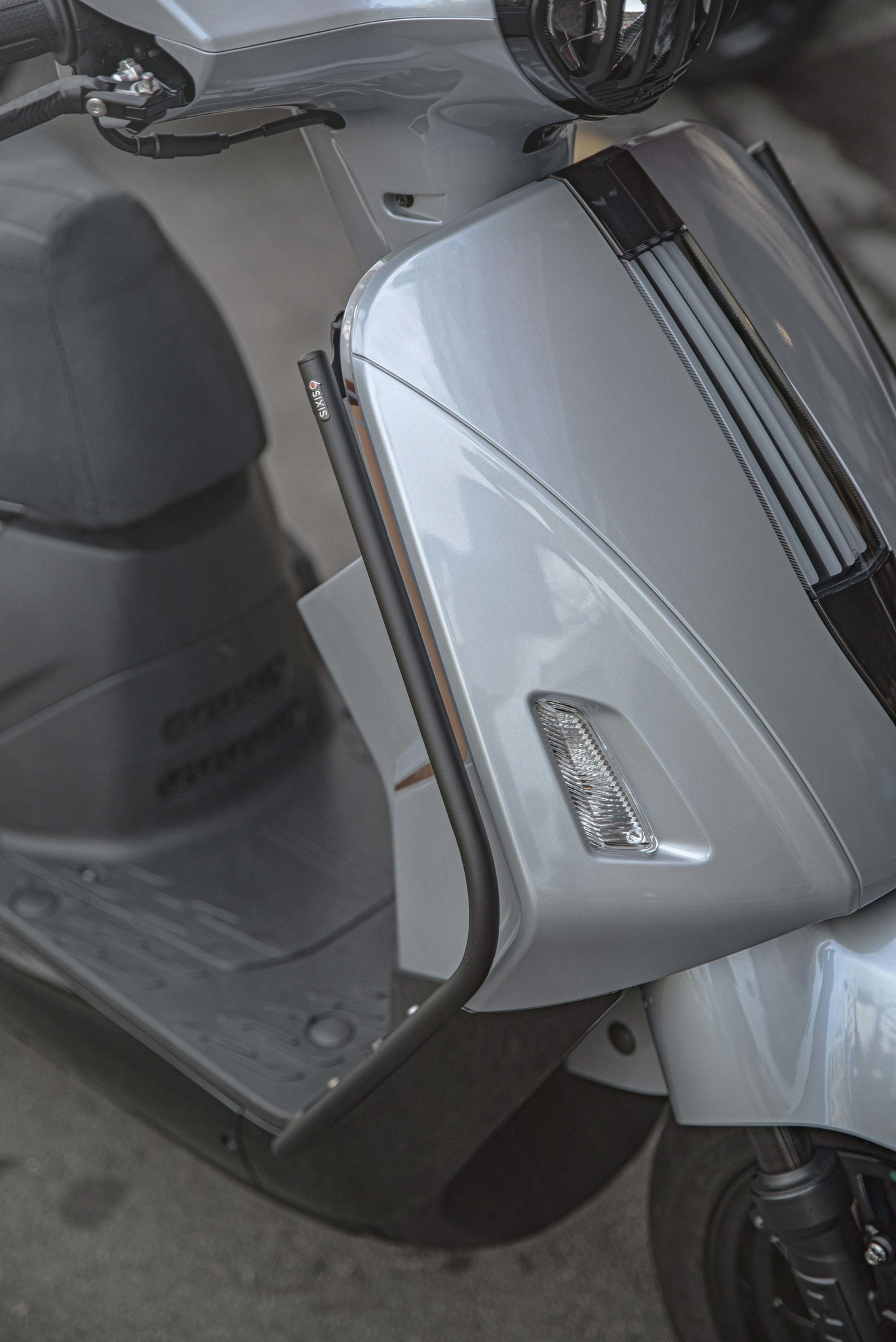 【SIXIS Design】白鐵前保桿 FIDDLE 125 / DX158