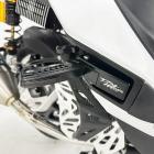 【DOG HOUSE】CNC 黑化後移飛旋腳踏板組 勁戰七代| Webike摩托百貨