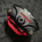 【DOG HOUSE 惡搞手工廠】CNC對二大螃蟹後卡鉗補強座 (84mm) JET SL / MMBCU / DRG 1.0/2.0| Webike摩托百货