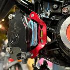 【DOG HOUSE 惡搞手工廠】CNC對二大螃蟹後卡鉗補強座 (84mm) JET SL / MMBCU / DRG 1.0/2.0| Webike摩托百货