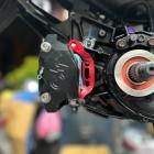 【DOG HOUSE 惡搞手工廠】CNC對二大螃蟹後卡鉗補強座 (84mm) JET SL / MMBCU / DRG 1.0/2.0| Webike摩托百货