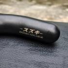 【DOG HOUSE 惡搞手工廠】日式手工白鐵黑化側柱 SUI / SALUTO / SWISH / NEX| Webike摩托百货