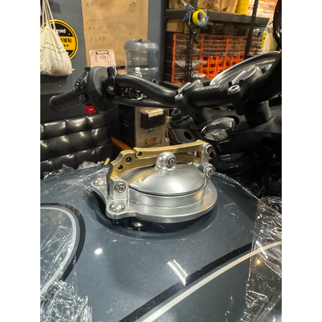 【SOURCEMOTO】機械式油箱蓋 SPEED 400 / T4 / SCRAMBLER 400X