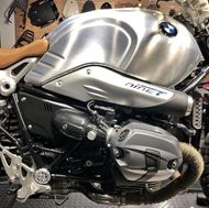 【DKdesign 達卡設計】集氣箱側蓋 R NINE T 全車系 (14-20)