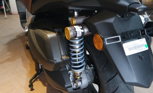 Gears Racing Yamaha 勁戰5代h2p雙掛橫瓶後避震器 H2p Y1r B 重機與機車零件 騎士服裝販售webike摩托百貨